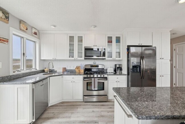 Building Photo - 572 Ocean Ave