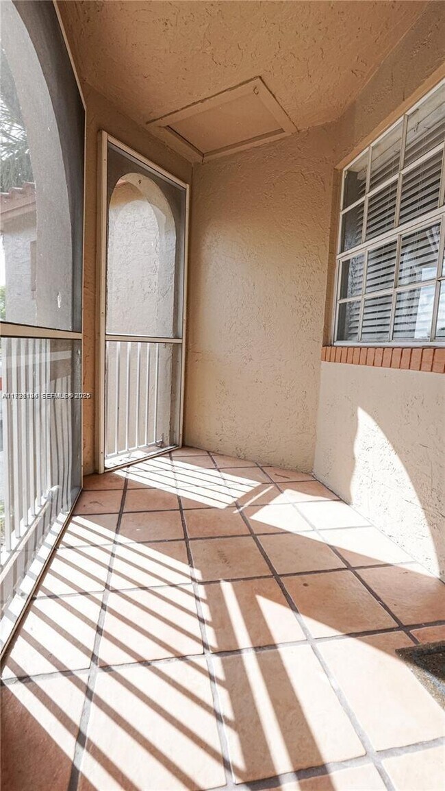 Building Photo - 465 SW 86th Ave