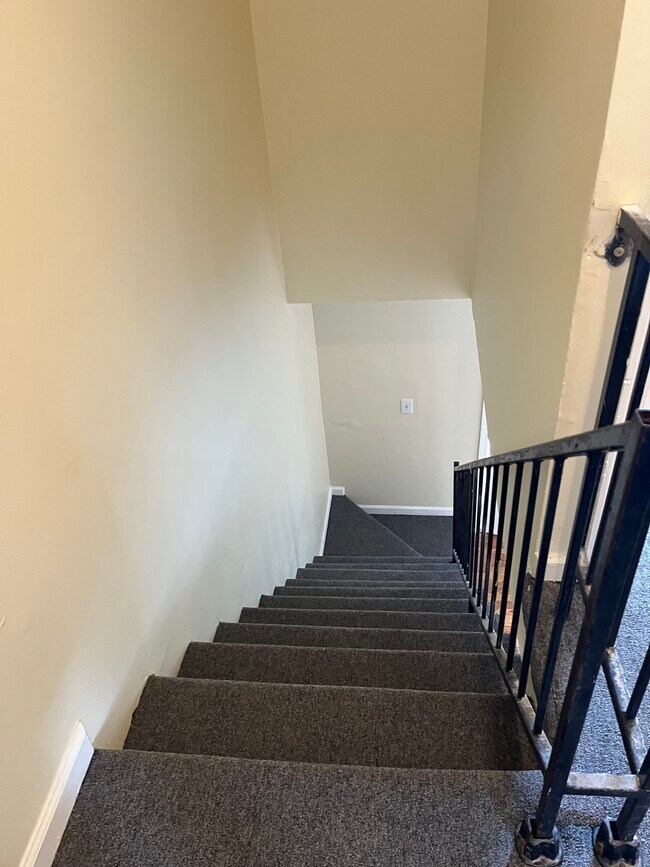 Building Photo - 3617 Willow Creek Ct