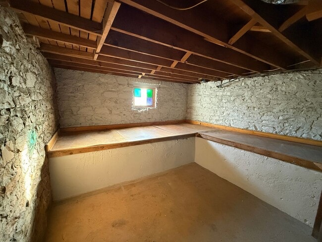 Building Photo - 253 E 5th Ave