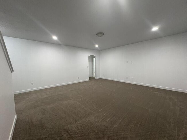 Building Photo - 6354 Upland View Dr