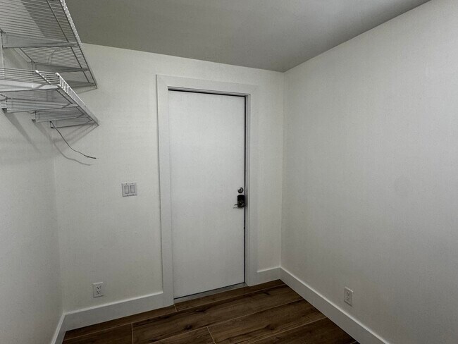 Building Photo - 204 SE 2nd Ave