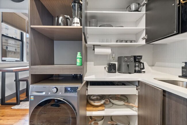 Building Photo - 340 Palisade Ave