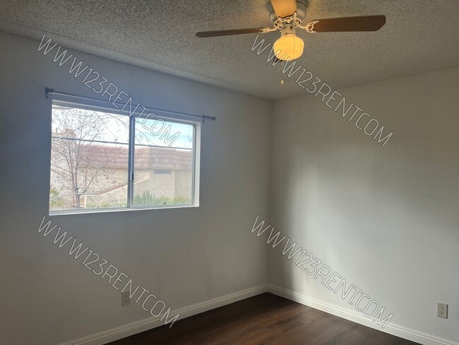Building Photo - 2BD/1.5BTH TOWNHOUSE WEST LANCASTER