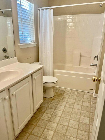 Building Photo - 524 Beverly Dr