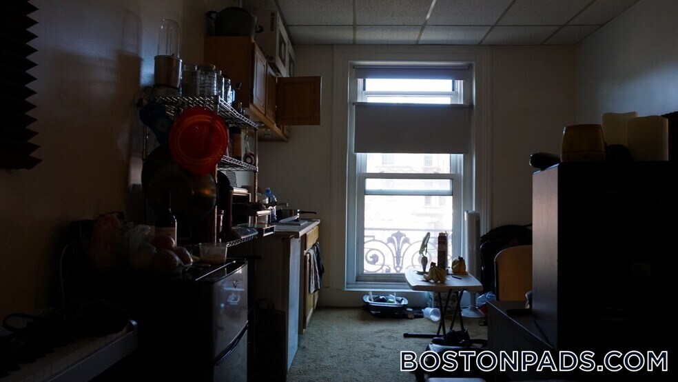 Building Photo - 405 Beacon St