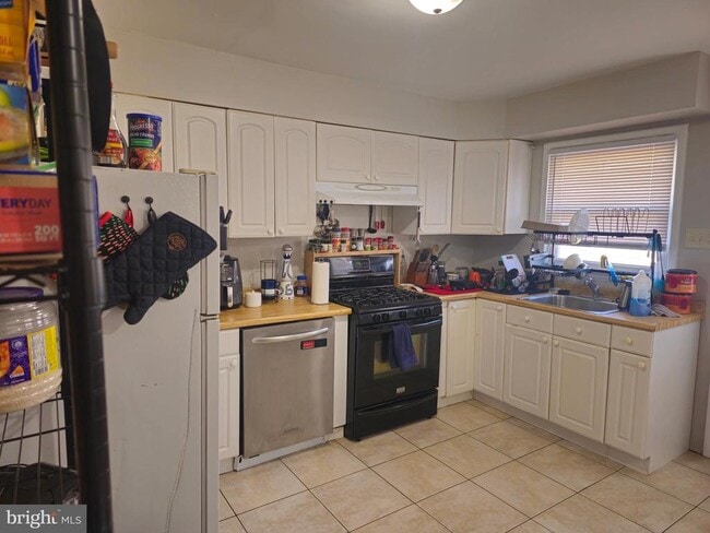 Building Photo - 12 Fairmount Dr