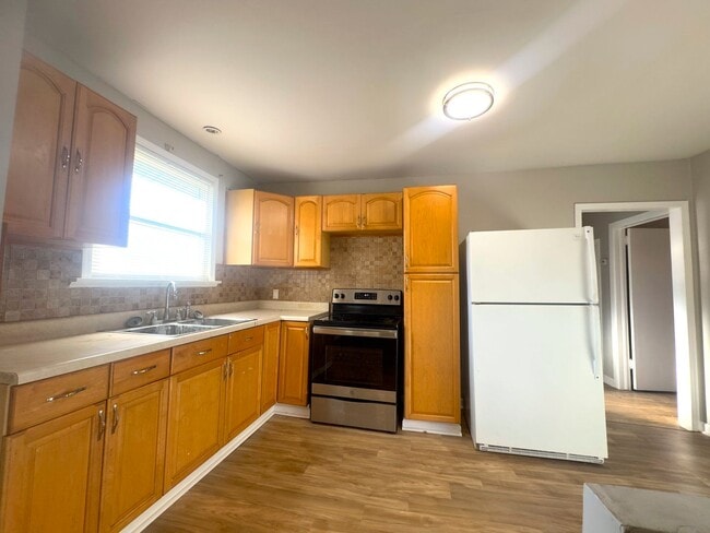 Building Photo - Recently Renovated 3-Bedroom Home in South City!