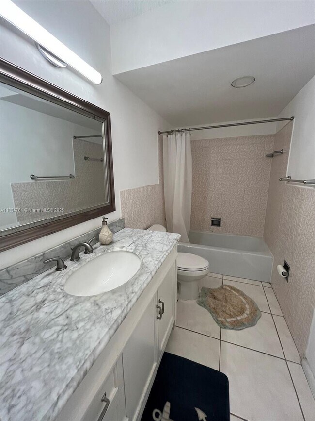 Building Photo - 1817 S Ocean Dr