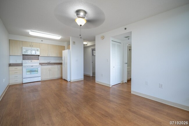 Building Photo - $2,500 / 2br - 2 BED 1 BATH CONDO IN PLANTATION TOWN APTS