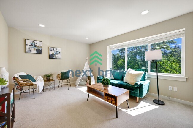 Building Photo - Spacious 4-Bed Home with 2.5 Baths in Beautiful Snoqualmie - 2,460 Sq. Ft. of Comfort Awaits!
