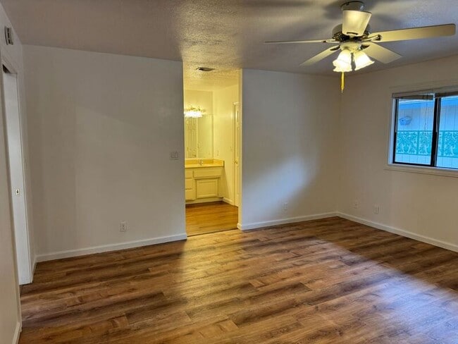 Building Photo - 3556 Mesa Verdes Dr