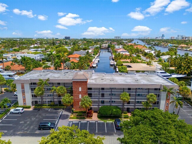 Building Photo - 3121 NE 51st St