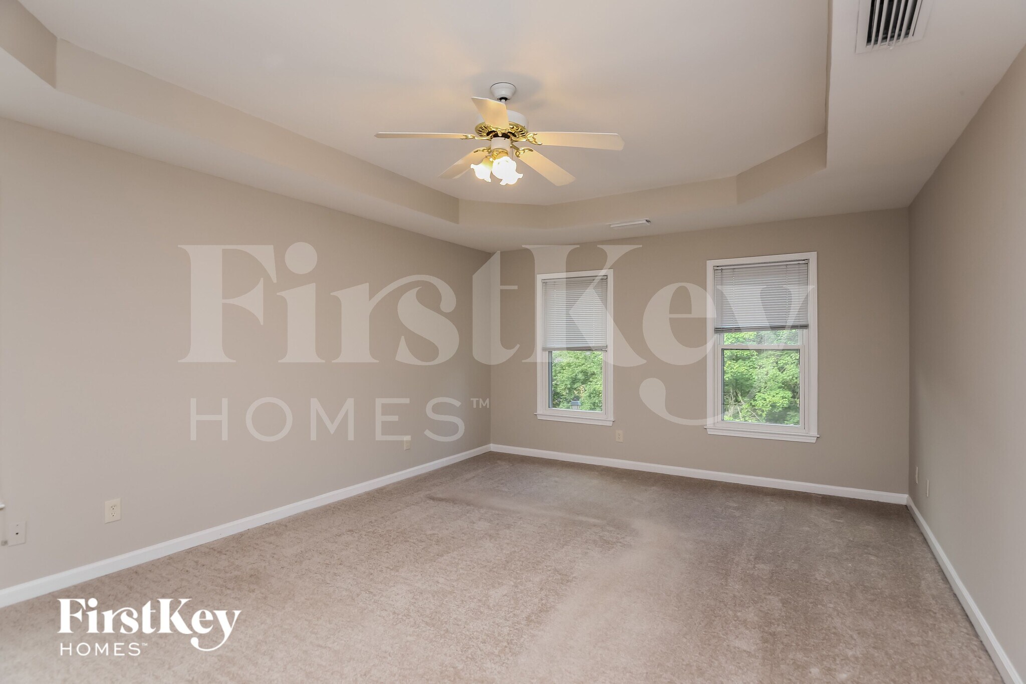 Building Photo - 3215 Maple Terrace Dr