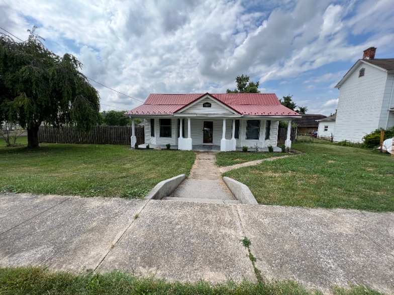 Building Photo - 1117 2nd St