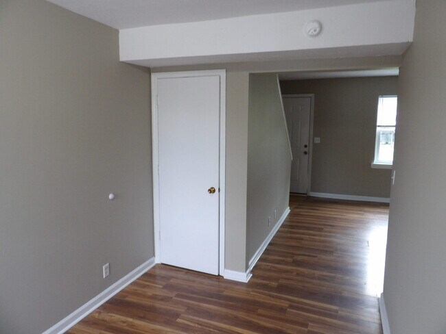 Building Photo - 400 Freedom Dr