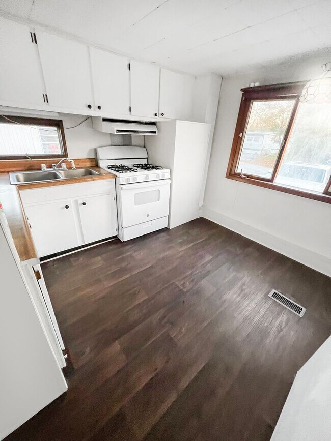 Building Photo - 2BR 1BA Home For Rent $1,826.83