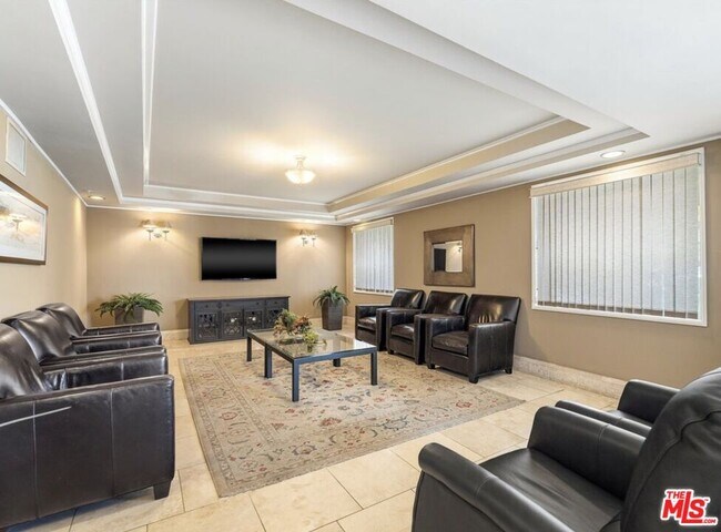 Building Photo - 620 S Gramercy Pl