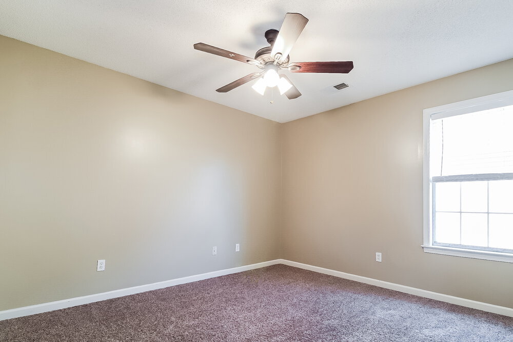 Building Photo - 455 Timber Way S