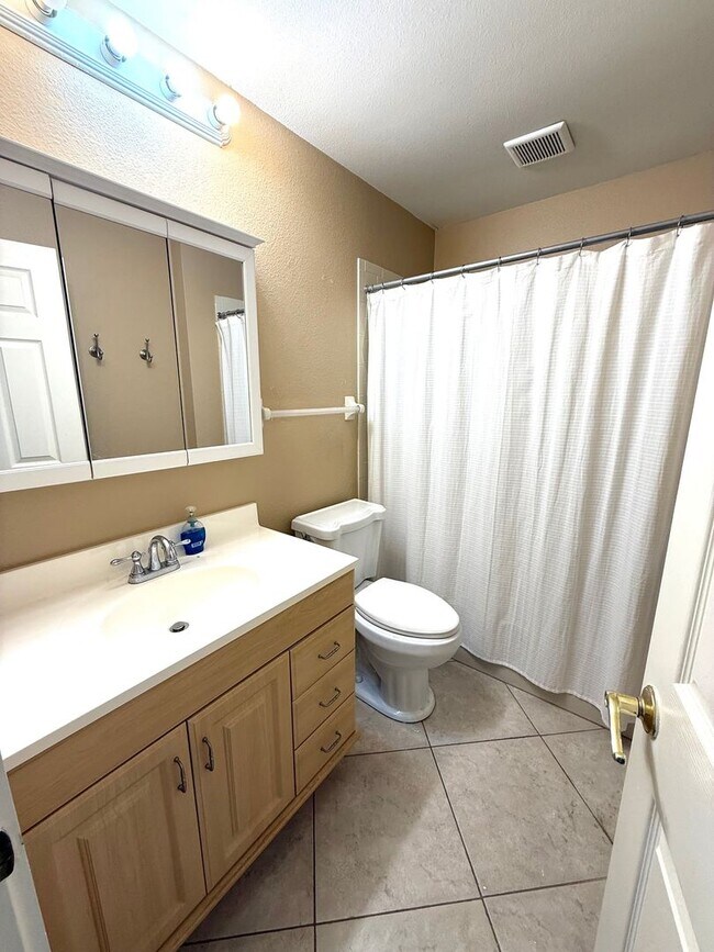 Building Photo - Spacious 3-Bed/2-Bath Home for Rent! Saras...