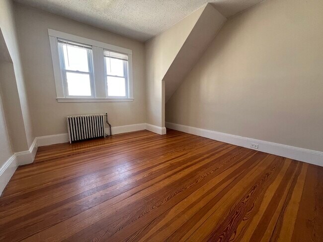 Building Photo - 22 Park Rd