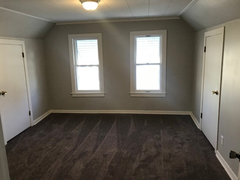 Building Photo - 1320 25th St