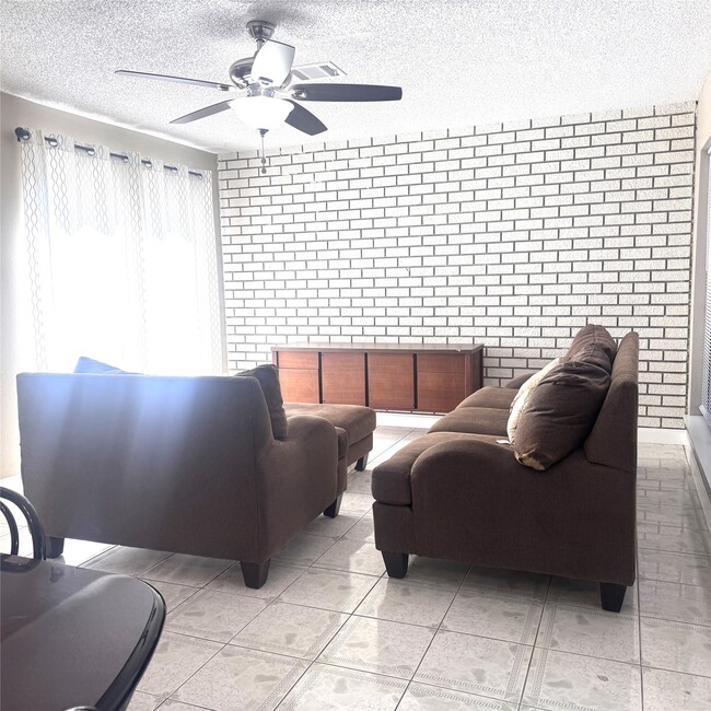 Building Photo - 2457 Briarwest Blvd