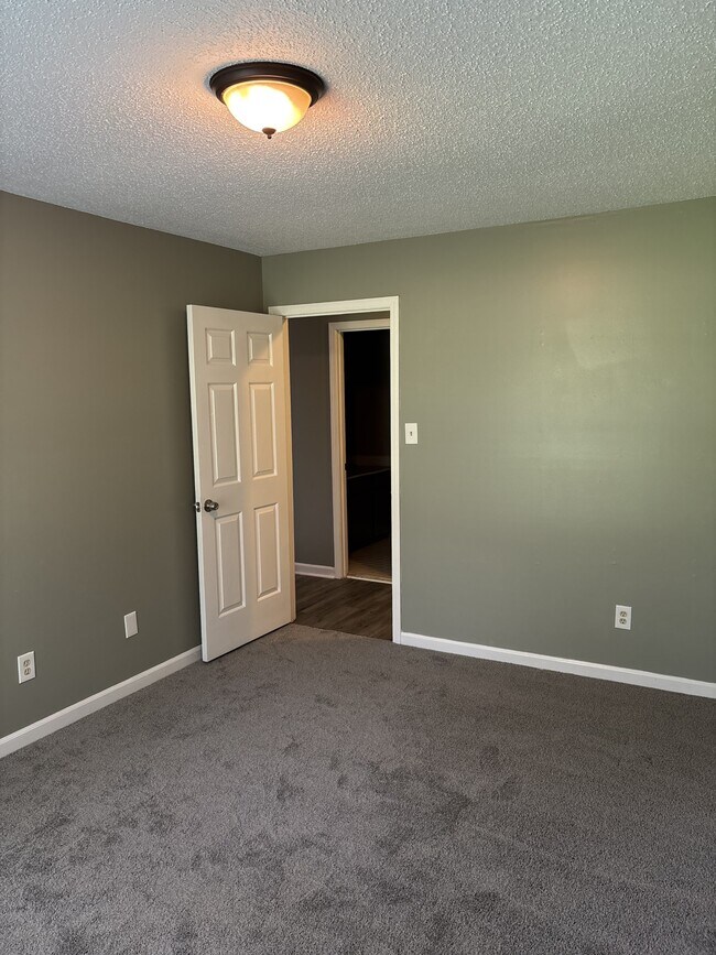 Building Photo - 8375 Rembrook Dr
