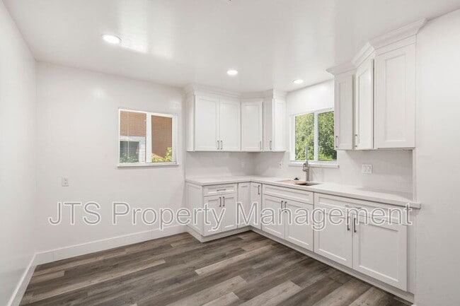 Building Photo - 3041 San Carlos Wy