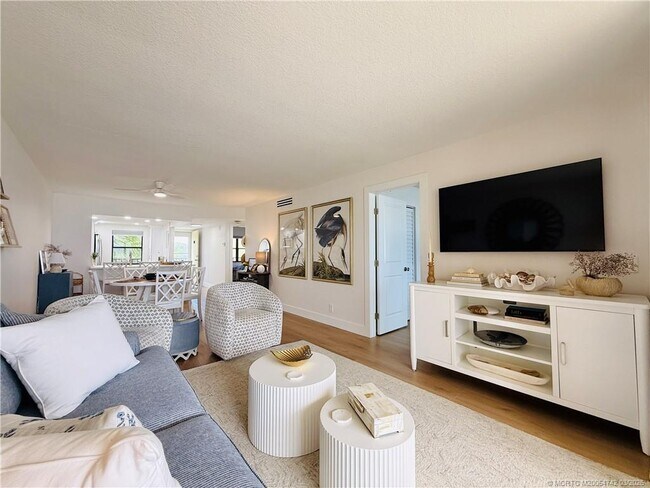 Building Photo - 7370 S Ocean Dr