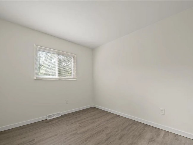 Building Photo - Section 8 APPROVED 3-bedroom