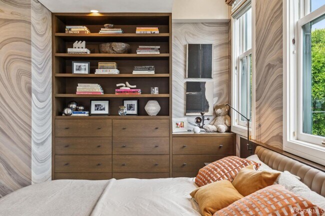 Building Photo - 7 Seymour St