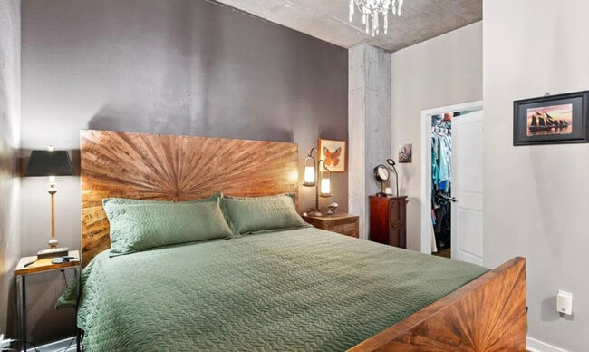 Building Photo - 1700 Bassett St