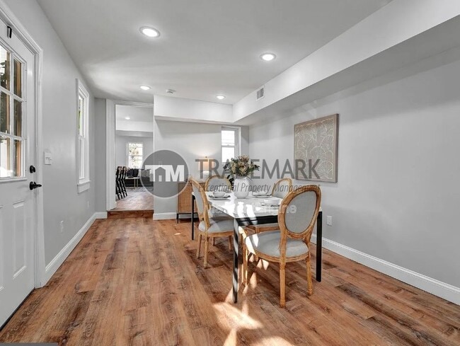 Building Photo - 758 Manor St