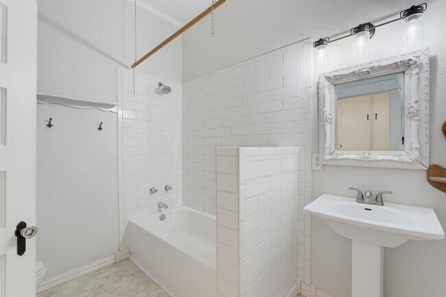 Building Photo - 1518 N 17th St