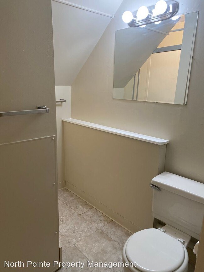 Building Photo - 1 br, 1 bath House - 624 E. King St. Apt. 4