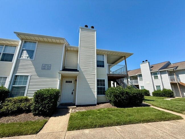 Building Photo - HURRY!!!***2 BED Condo/Downstairs unit/ W,S&T INCLUDED!!
