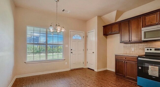 Building Photo - MOVE IN READY