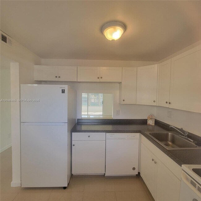 Building Photo - 6021 NW 61st Ave