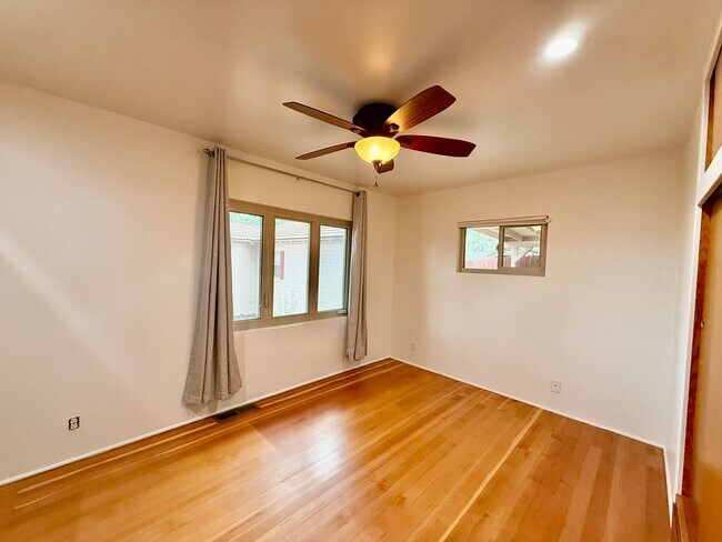 Building Photo - Million-Dollar Views of Granite Mountain &...