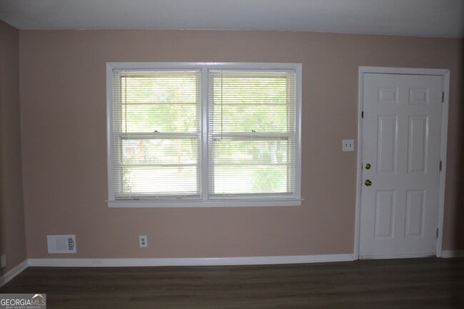 Building Photo - 289 Bruce St