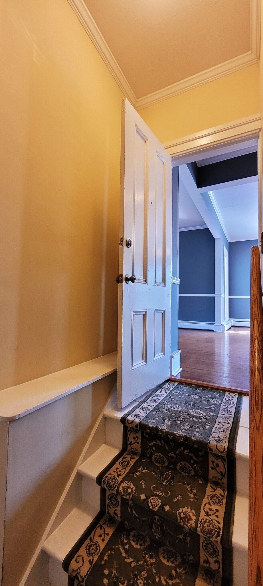 Front Apartment Entry - 463 W Church St