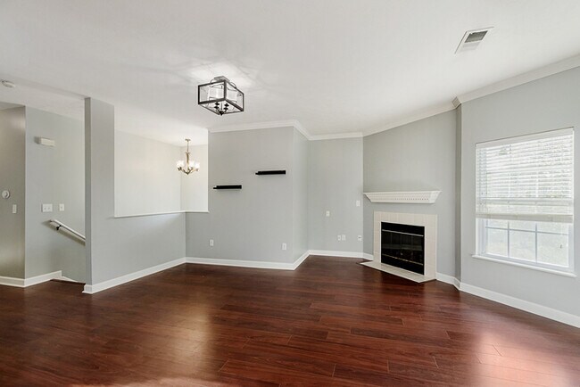 Building Photo - Wonderful 2 bedroom 2 bath Condo End Unit ...