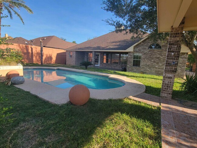 Building Photo - 3814 Crestwind Dr