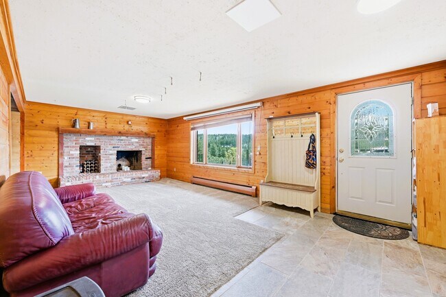 Building Photo - 6060 Kilimanjaro Dr