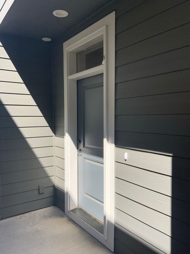 Building Photo - Immaculate 3B/2.5Ba Home in Ridgefield! Available NOW!