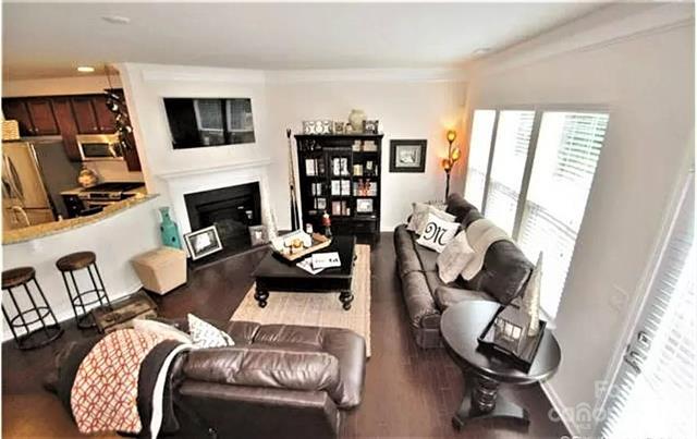 Building Photo - 4282 Park South Station Blvd