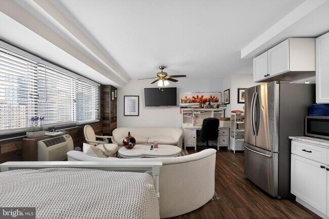 Building Photo - 2101 Chestnut St