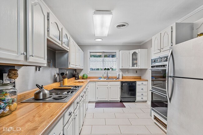 Building Photo - Adorable Broadmoor rental!