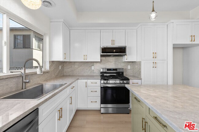 Primary Photo - 1027 S Bedford St